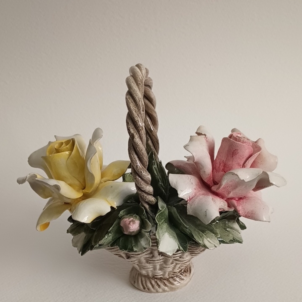 VTG Capodimonte F.lli Savastano Porcelain Basket figurine Pink & Yellow Roses